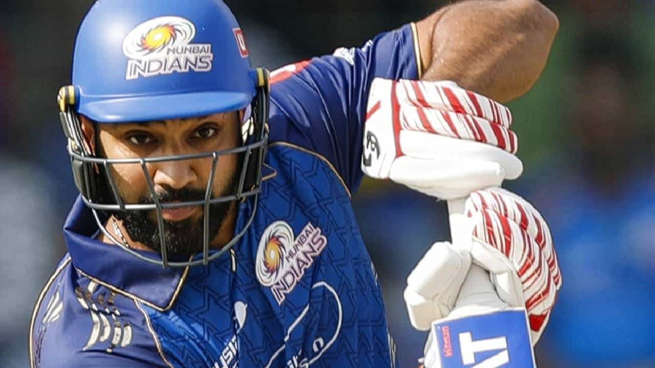 IPL 2026, MI vs DC : सामना सुरू असताना रोहित शर्माला मानाची ऑरेंज कॅप, झालं असं की..