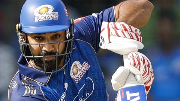 IPL 2026, MI vs DC : सामना सुरू असताना रोहित शर्माला मानाची ऑरेंज कॅप, झालं असं की..