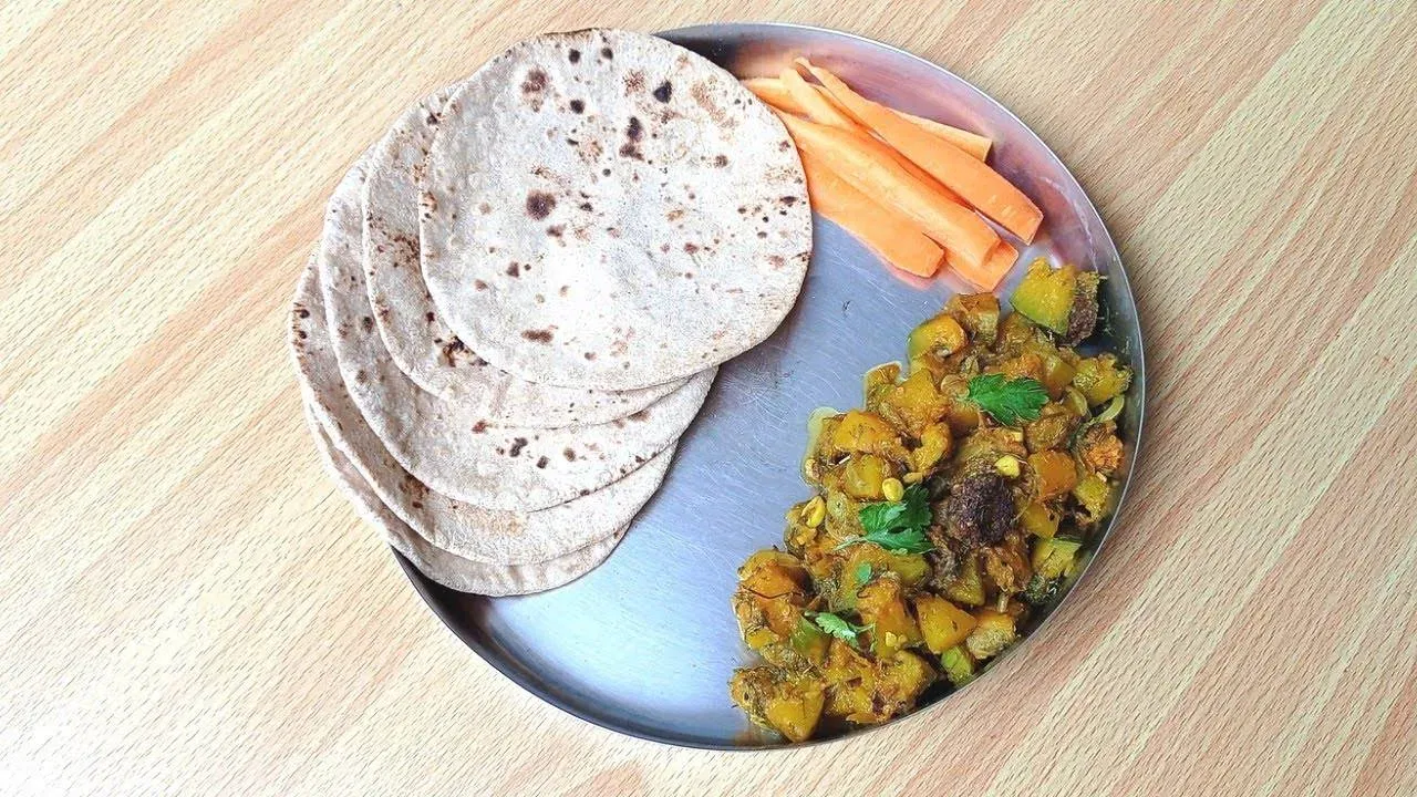 ताटात तीन पोळ्या एकत्र का नाही दिल्या जात नाही?