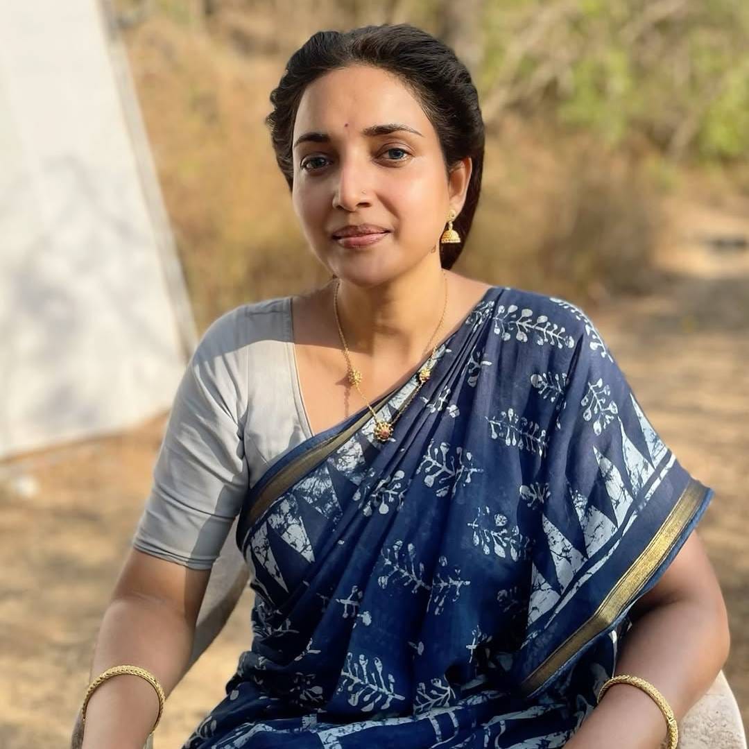 दुहेरी भूमिका साकारणं हे कोणत्याही कलाकारासाठी मोठं आव्हान असतं. याबद्दल रुपाली सांगते, "तेजस्विनी आणि मनस्विनी या दोन पूर्णपणे वेगळ्या व्यक्तिरेखा आहेत. एकाच दिवशी या दोन्ही भूमिका साकारताना खूप कसरत करावी लागते."