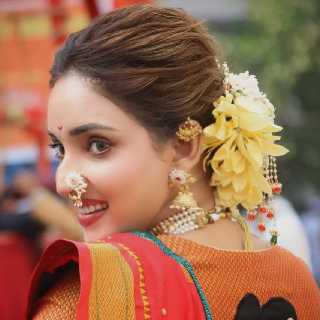 स्टार प्रवाह वाहिनीवरील 'लपंडाव' या मालिकेला प्रेक्षकांचं भरभरुन प्रेम मिळत आहे. या मालिकेतील तेजस्विनी आणि मनस्विनी यांच्यातील संघर्ष दिवसेंदिवस अधिकच रंजक होत असून दुहेरी भूमिका साकारणाऱ्या रुपाली भोसलेच्या अभिनयाचं कौतुक होत आहे.