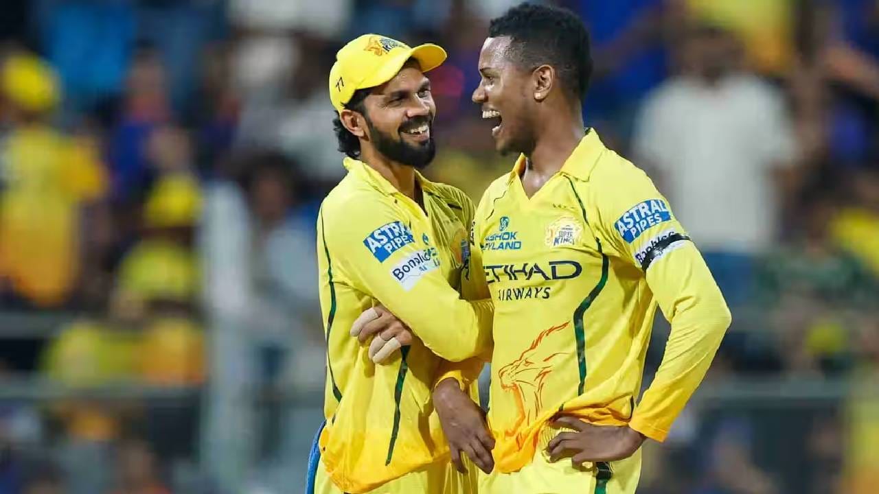 आयपीएल स्पर्धेत इम्पॅक्ट प्लेयर नियम सुरू झाल्यापासून संथ गतीने अर्धशतकी खेळी करण्याची ही पहिलीच वेळ आहे. 2023 पासून आतापर्यंत पहिल्यांदा 49 चेंडूत अर्धशतक ठोकलं गेलं. त्यामुळे हे अर्धशतक ऋतुराज गायकवाडच्या चाहत्यांना नकोसं झालं आहे. (Photo: IPL/BCCI)