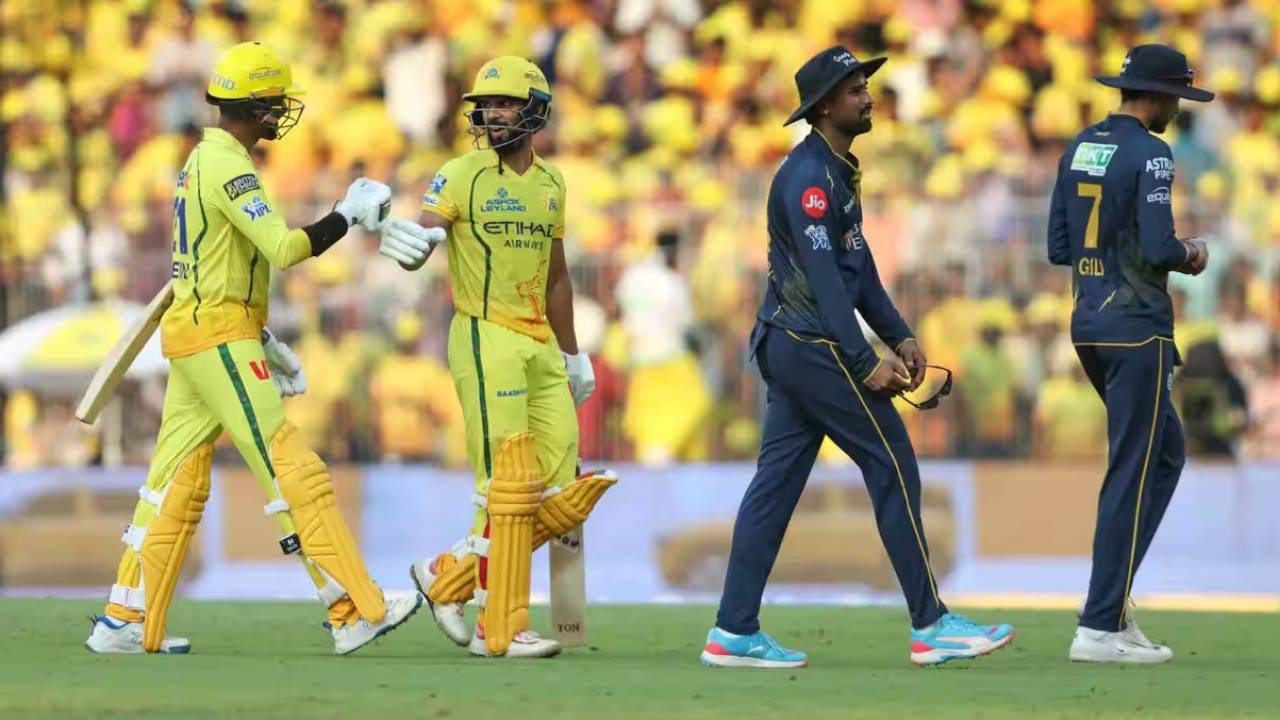 कर्णधार ऋतुराज गायकवाडची या स्पर्धेतील सर्वात संथ अर्धशतक खेळी म्हणून नोंद झाली आहे. या पर्वात लखनौ सुपर जायंट्सचा कर्णधार ऋषभ पंतने 43 चेंडूत अर्धशतक पूर्ण केलं होतं. आता त्याचा नकोसा विक्रम ऋतुराज गायकवाडने मोडला आहे. त्याने 49 चेंडूत अर्धशतक नावावर केलं. (Photo: IPL/BCCI)