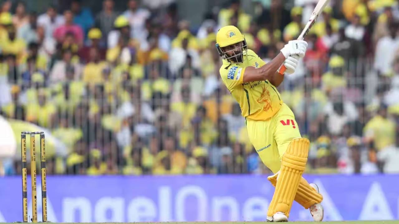 आयपीएल स्पर्धेच्या 37व्या सामन्यात गुजरात टायटन्सने चेन्नई सुपर किंग्सला 8 गडी राखून पराभूत केलं. या सामन्यात खरं तर चेन्नई सुपर किंग्सचा कर्णधार ऋतुराज गायकवाडने अर्धशतकी खेळी केली होती. त्याच्या खेळीमुळे संघाने 158 धावांपर्यंत मजल मारली. पण त्याची अर्धशतकी खेळीमुळे एक नकोसा विक्रम प्रस्थापित केला आहे.  (Photo: IPL/BCCI)