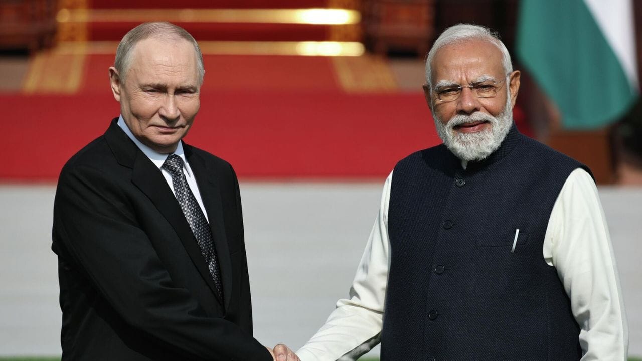 भारतासाठी अत्यंत आनंदाची बातमी आहे. पाकिस्तानचा ऑपरेशन सिंदूरमध्ये घाम फोडलेले S-400 क्षेपणास्त्राबाबत ही बातमी आहे. रशियातून भारतासाठी आनंदाची ही बातमी आहे. 