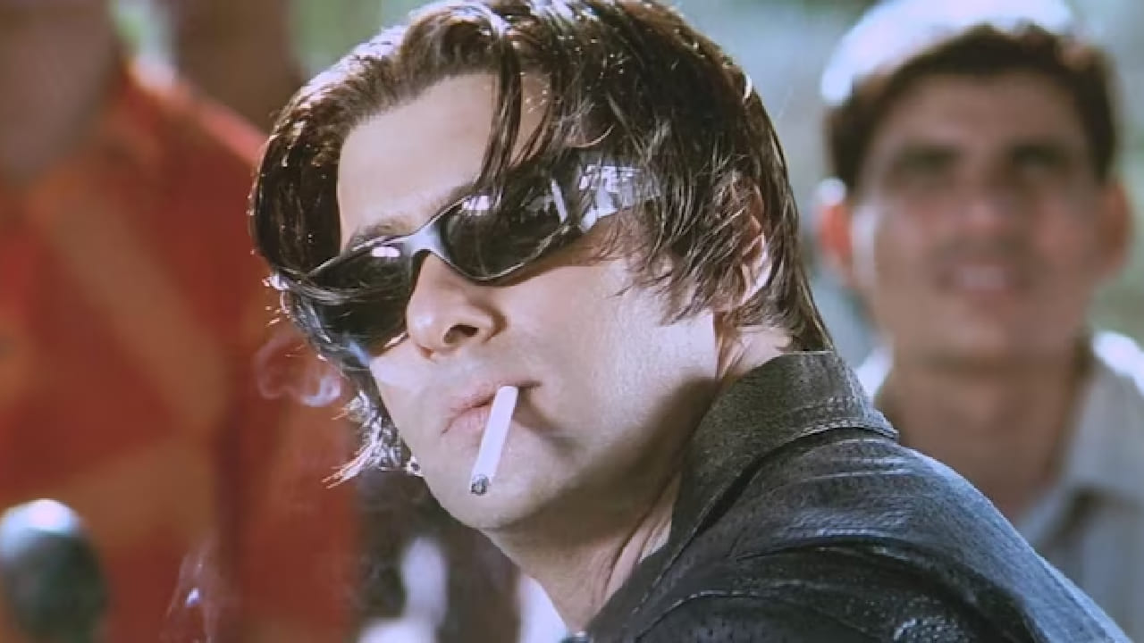 मात्र, या चित्रपटाबाबत अलीकडे एक धक्कादायक खुलासा समोर आला आहे. अभिनेत्री अमीषा पटेलने दिलेल्या एका मुलाखतीत सांगितले की, ‘तेरे नाम’साठी ती पहिल्या पसंती होती. जेव्हा सलमान खानने मला या चित्रपटाची ऑफर दिली, तेव्हा फक्त गाणी तयार झाली होती आणि कथानकावर काम सुरू होते. 