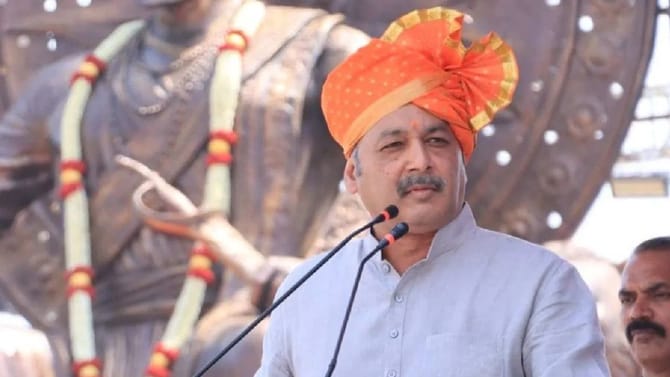 बागेश्वर बाबांच्या वादग्रस्त वक्तव्यानं मोठा वाद, संभाजीराजे आक्रमक