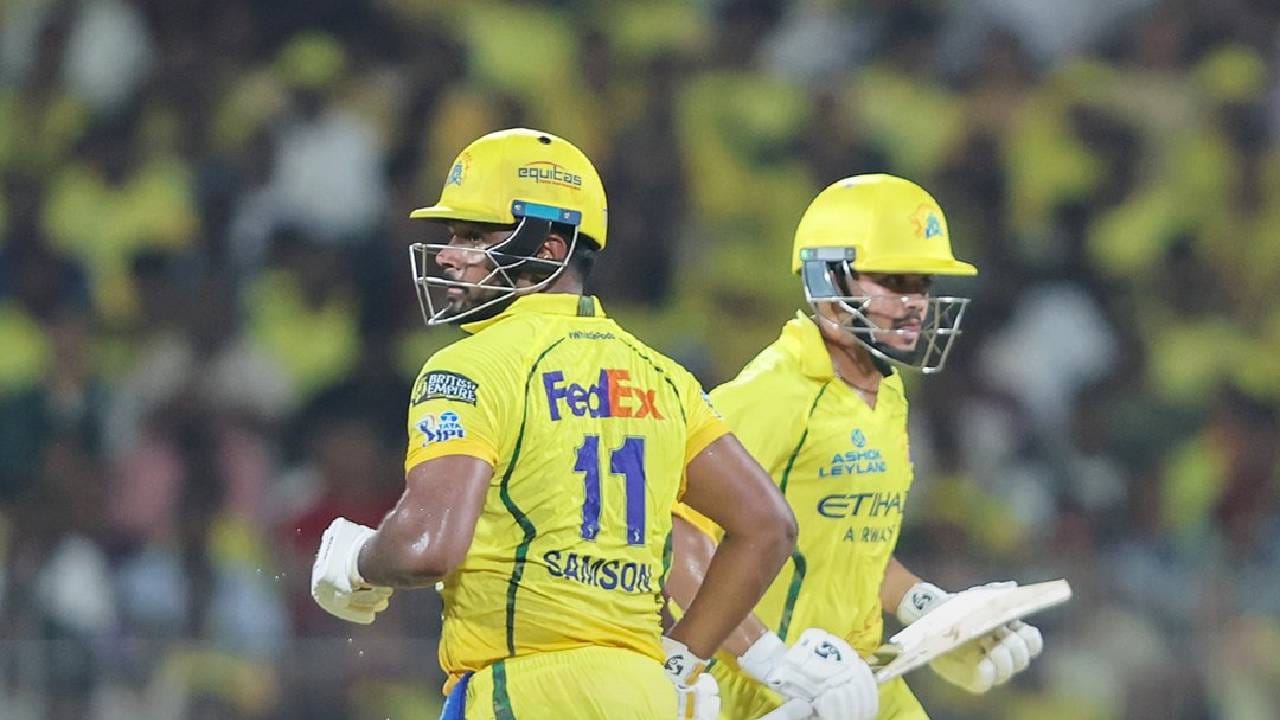 संजू सॅमसनचं आयपीएल स्पर्धेतील चौथं शतक आहे. त्याने पहिलं शतक 2017 मध्ये पुण्याविरूद्ध, दुसरं शतक 2019 मध्ये सनरायझर्स हैदराबादविरुद्ध, तिसरं शतक 2021मध्ये पंजाब किंग्सविरुद्ध आणि आता दिल्ली कॅपिटल्सविरुद्ध शतक ठोकलं आहे. (Photo- CSK Twitter)