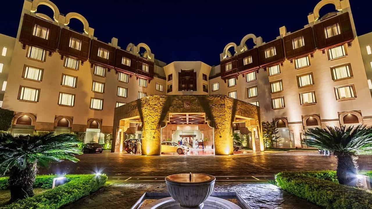 पाकिस्तानचे आलिशान हॉटेल, जेथे सुरु आहे इराण युद्ध शांतता बैठक, एका रात्रीचे भाडे ऐकाल तर चाट पडाल