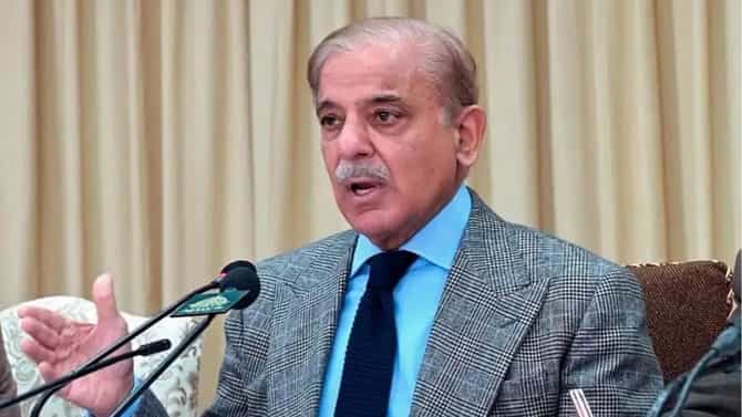 attack on pakistan : पाकिस्तानं हादरलं, देशात मोठा हल्ला, थेट तेलाची रिफायनरीच उडवली