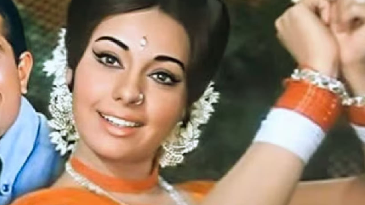 1968 साली प्रदर्शित झालेल्या या चित्रपटात कॉमेडी रोमान्स आणि भावनिक ड्रामा यांचा उत्तम संगम पाहायला मिळतो. चित्रपटाची कथा एका अशा व्यक्तीभोवती फिरते जो स्वतःला ब्रह्मचारी म्हणवतो आणि अनाथ मुलांची जबाबदारी स्वीकारतो.