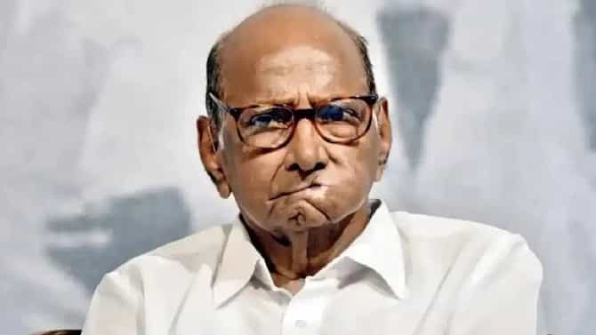 Sharad Pawar : महाराष्ट्राच्या राजकारणातली मोठी बातमी, शरद पवारांनी आज संध्याकाळी बोलवली पवार कुटुंबाची तातडीची बैठक