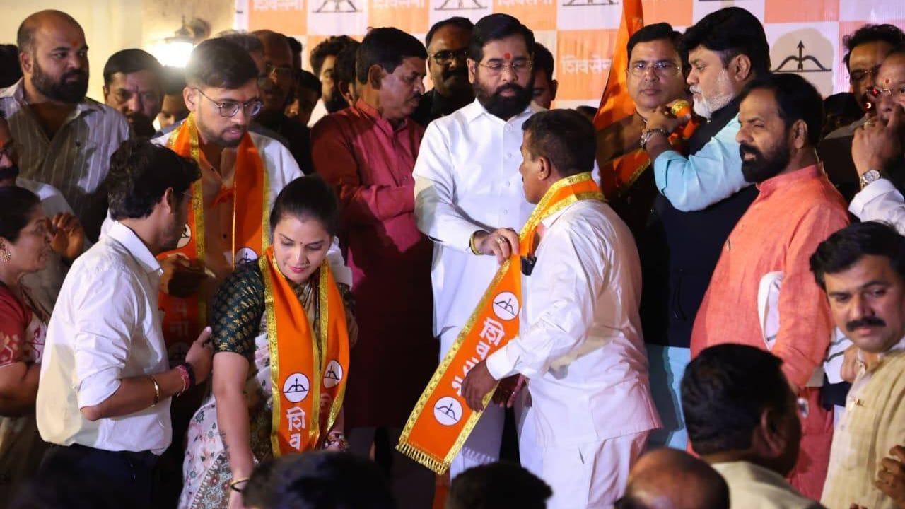 मोठी बातमी! एकनाथ शिंदेंनी डाव टाकला, उद्धव ठाकरेंना जबर हादरा; अनेकांचा शिवसेनेत प्रवेश मोठी बातमी! एकनाथ शिंदेंनी डाव टाकला, उद्धव ठाकरेंना जबर हादरा; अनेकांचा शिवसेनेत प्रवेश