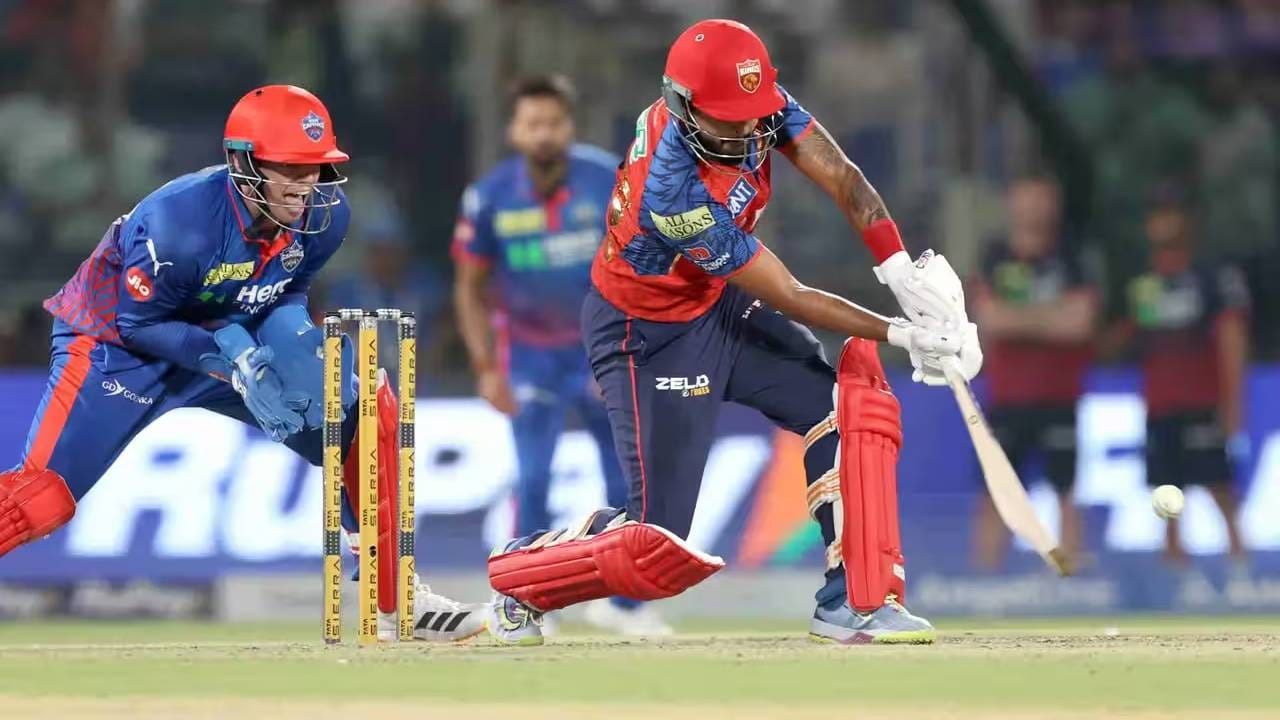 पंजाब किंग्सचा कर्णधार श्रेयस अय्यर या यादीत पाचव्या क्रमांकावर आहे. त्याने सात डावात 21 षटकार मारले आहेत.  अय्यरच्या फॉर्ममुळे पंजाब संघाला प्रचंड बळ मिळत आहे. तसेच टॉप 5 मध्ये त्याने जागा मिळवली आहे. (Photo- IPL/BCCI)