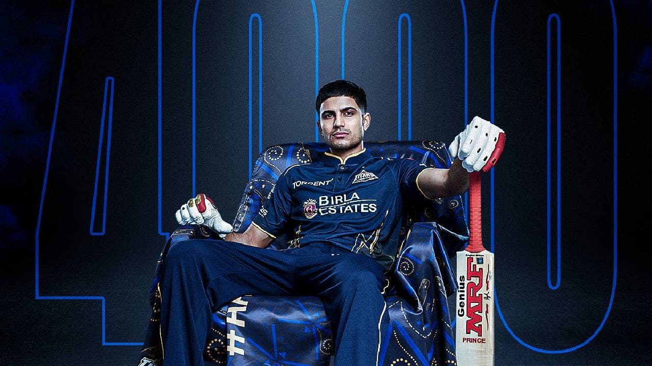 शुबमन गिलने 40 चेंडूत 6 चौकार आणि 1 षटकार मारत 56 धावांची खेळी केली. यासह शुबमन गिलने आयपीएल कारकि‍र्दीत 4 हजार धावांचा पल्ला गाठला आहे. 4 हजार धावा करताच त्याने एक मोठा विक्रम आपल्या नावावर केला आहे. (Photo- Gujarat Titans Twitter)