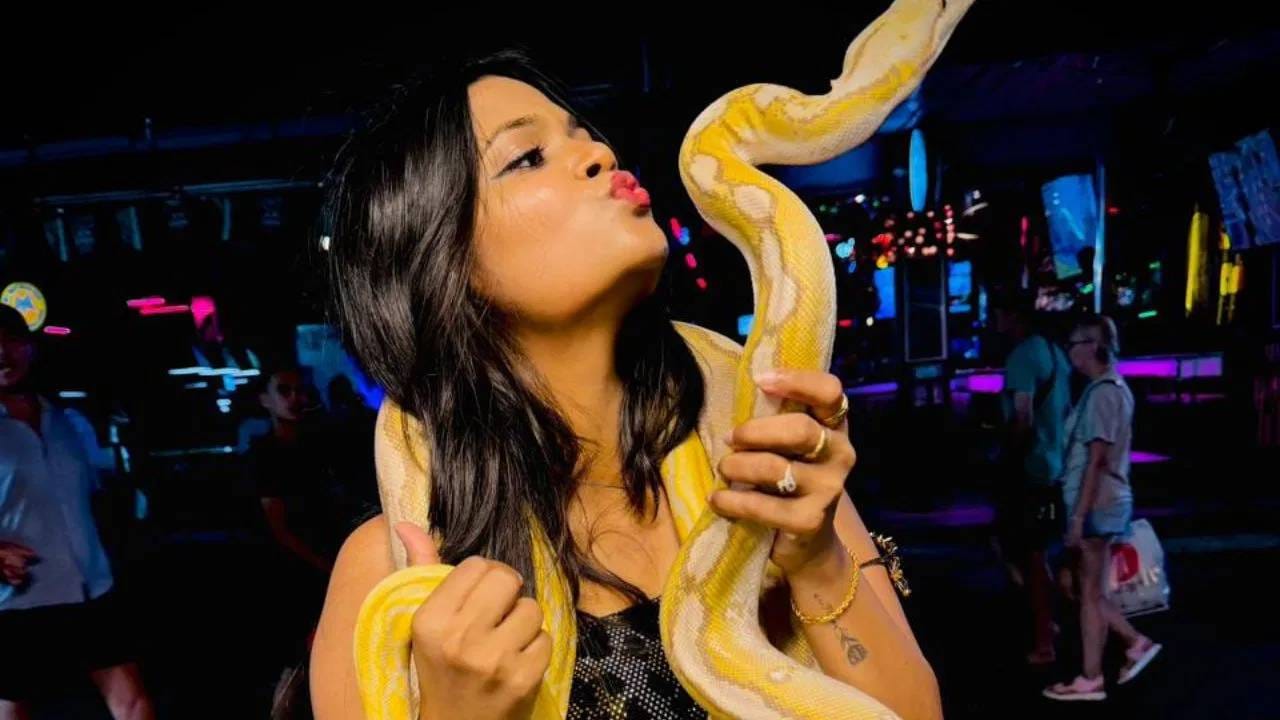 साहिबा म्हणते अनेक साप माणसाच्या भितीनेच मरतात. अनेकदा मी घटनास्थळी पोहोचण्याआधीच सापांना मारलं जायचं. तिने आपल्या डोळ्यांनी 50 पेक्षा जास्त सापांना मरताना पाहिलं आहे.