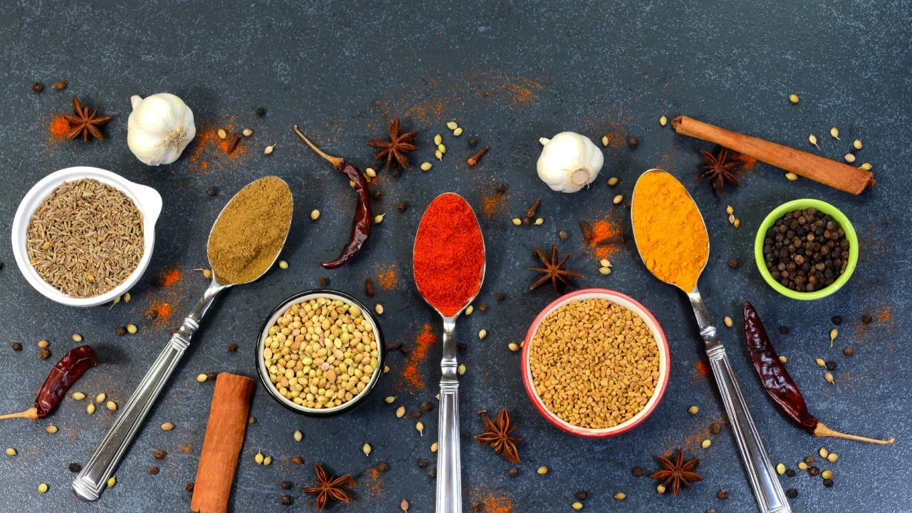 सोन्यापेक्षाही महाग! तुमच्या स्वयंपाकघरातील या मसाल्याची किंमत माहित आहे का?