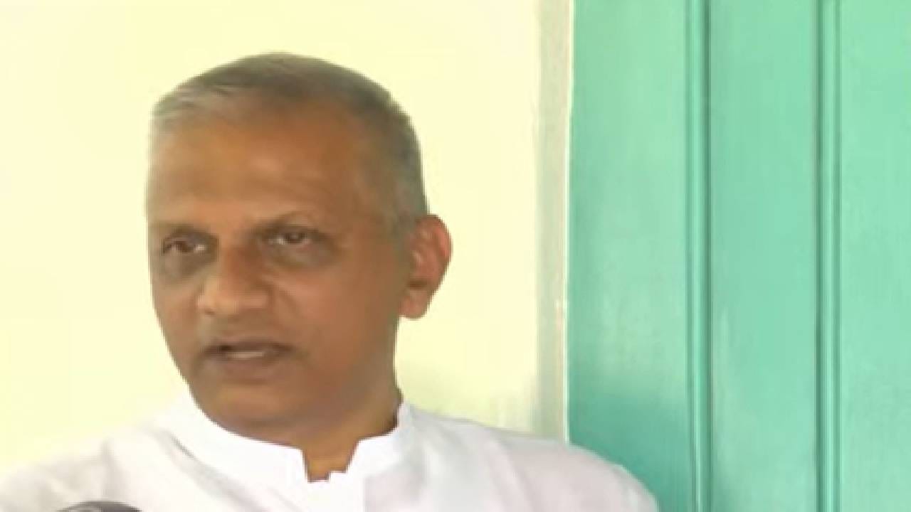 Baramati Election : ‘तुम्हाला तुमचं स्वत:च कळत नाही, तर भाजपला..’ त्या प्रश्नावर अजित पवार यांच्या सख्ख्या भावाचं परखड मत