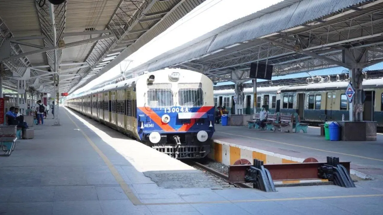 सर्वात जास्त रेल्वे स्टेशन असलेले राज्य : उत्तर प्रदेश हे भारतातील असे राज्य आहे जिथे सर्वाधिक रेल्वे स्टेशन्स आहेत. या राज्यात 1200 पेक्षा जास्त रेल्वे स्टेशन आहेत.