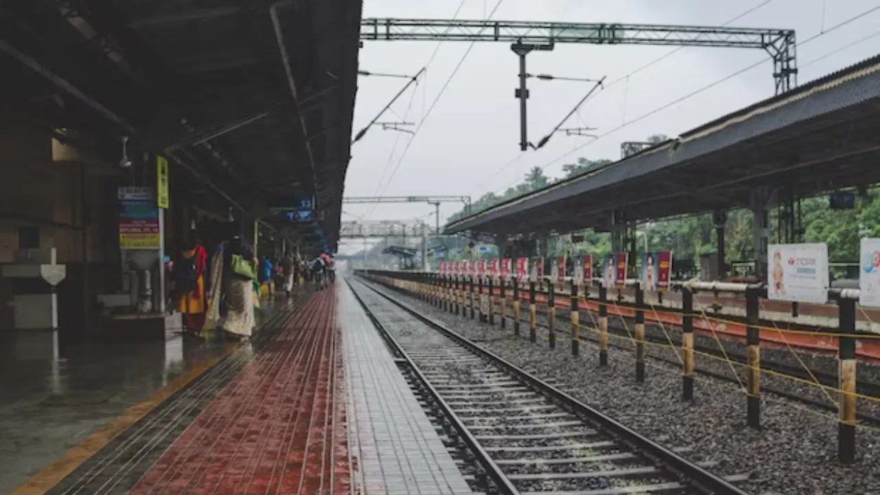 सामान्य ज्ञानासाठी महत्त्वाची माहिती : स्पर्धा परीक्षांची तयारी करणाऱ्या विद्यार्थ्यांसाठी आणि सामान्य नागरिकांसाठी ही एक महत्त्वाची माहिती आहे कारण अनेकदा लोकांना सर्वात जास्त स्टेशन्स कोणत्या राज्यात आहेत हे माहित नसते.