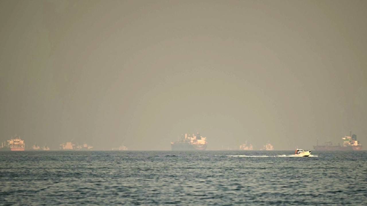 पुढील 24-48 तास धोक्याची, भारताची धाकधुक वाढली, थेट 15 जहाजे.. पुढील 24-48 तास धोक्याची, भारताची धाकधुक वाढली, थेट 15 जहाजे..