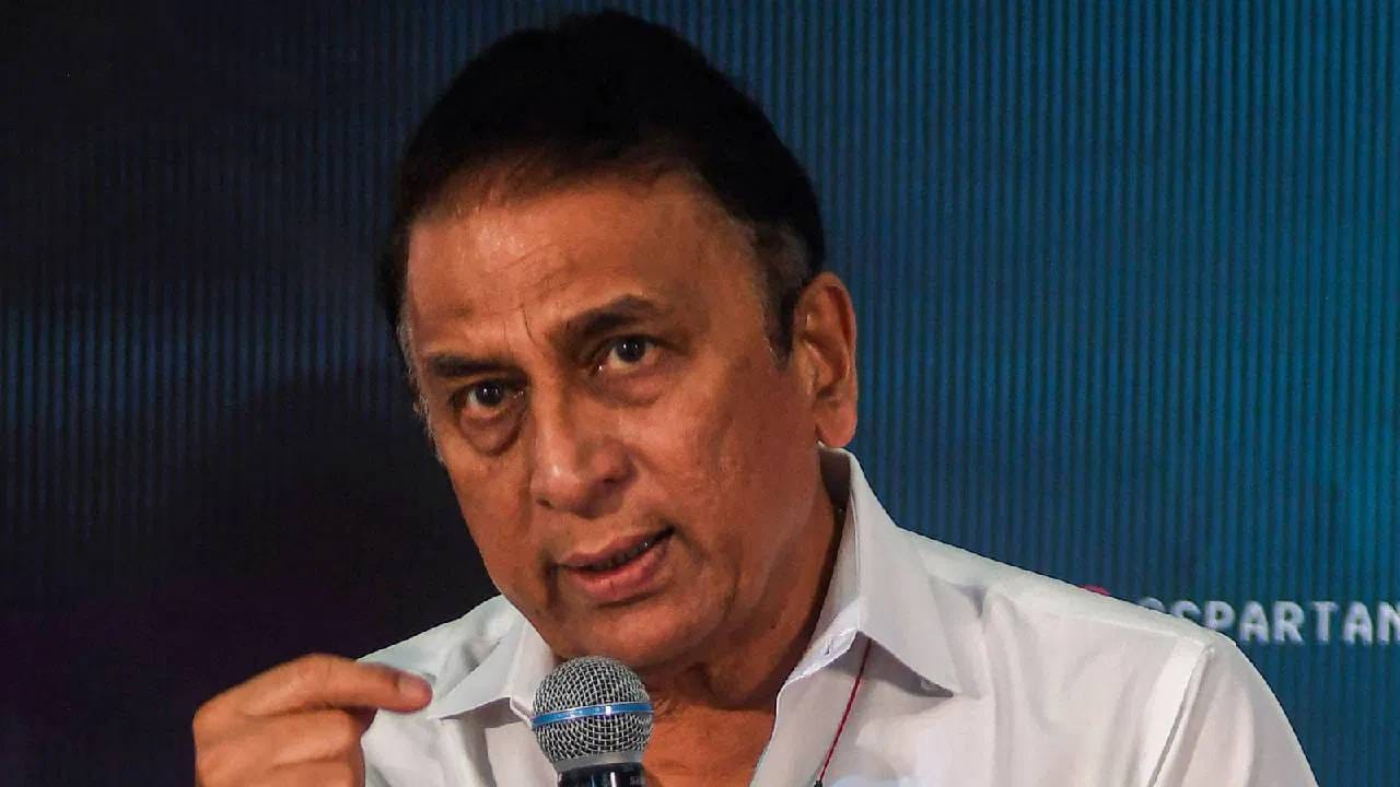 Sunil Gavaskar : ‘आधी मैदानाबाहेर निघ’ सुनील गावस्करांचा संयम सुटला, कॉमेंट्री बॉक्समधून सरळ बोलले
