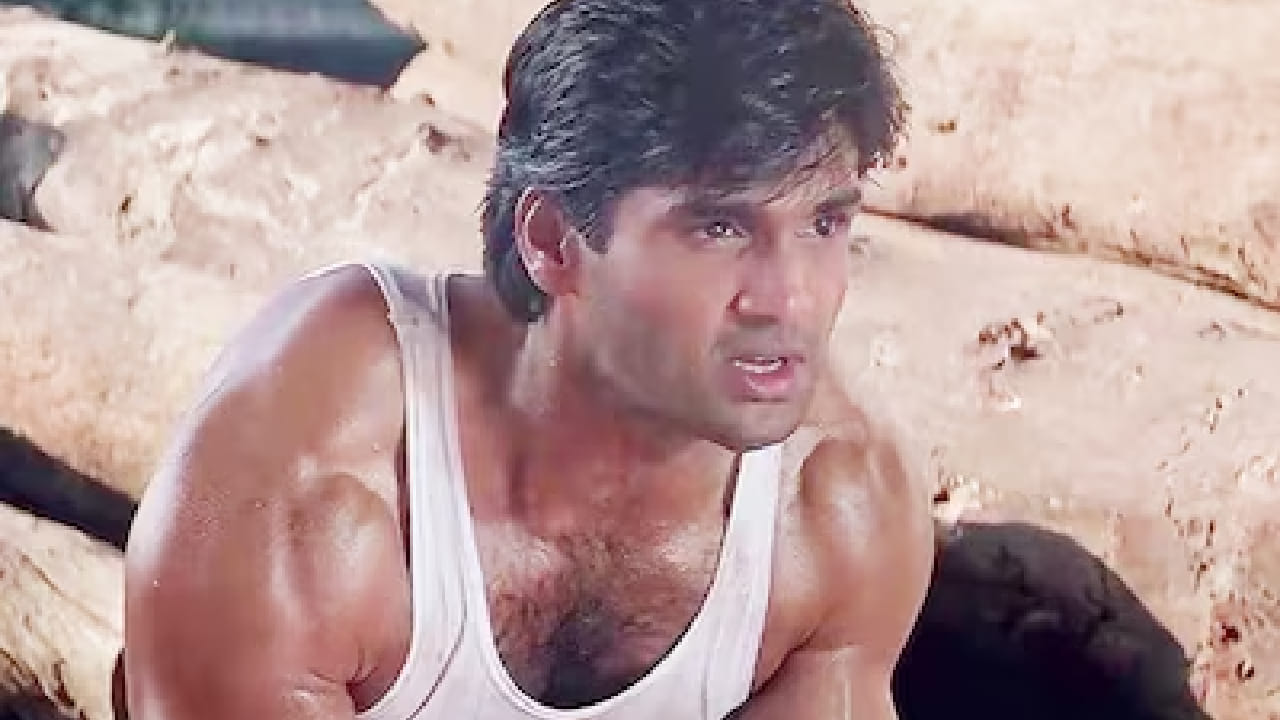  अभिनेता म्हणाला की 'माझे वडील माझे खरे हिरो आहेत. त्यांनी आयुष्यात खूप संघर्ष केला पण कधीही कोणत्याही कामाची लाज बाळगली नाही. त्यांनी मला देखील हेच शिकवले.' मीडिया रिपोर्टनुसार सुनील शेट्टीची एकूण संपत्ती 125 कोटी रुपयांपेक्षा अधिक आहे. 