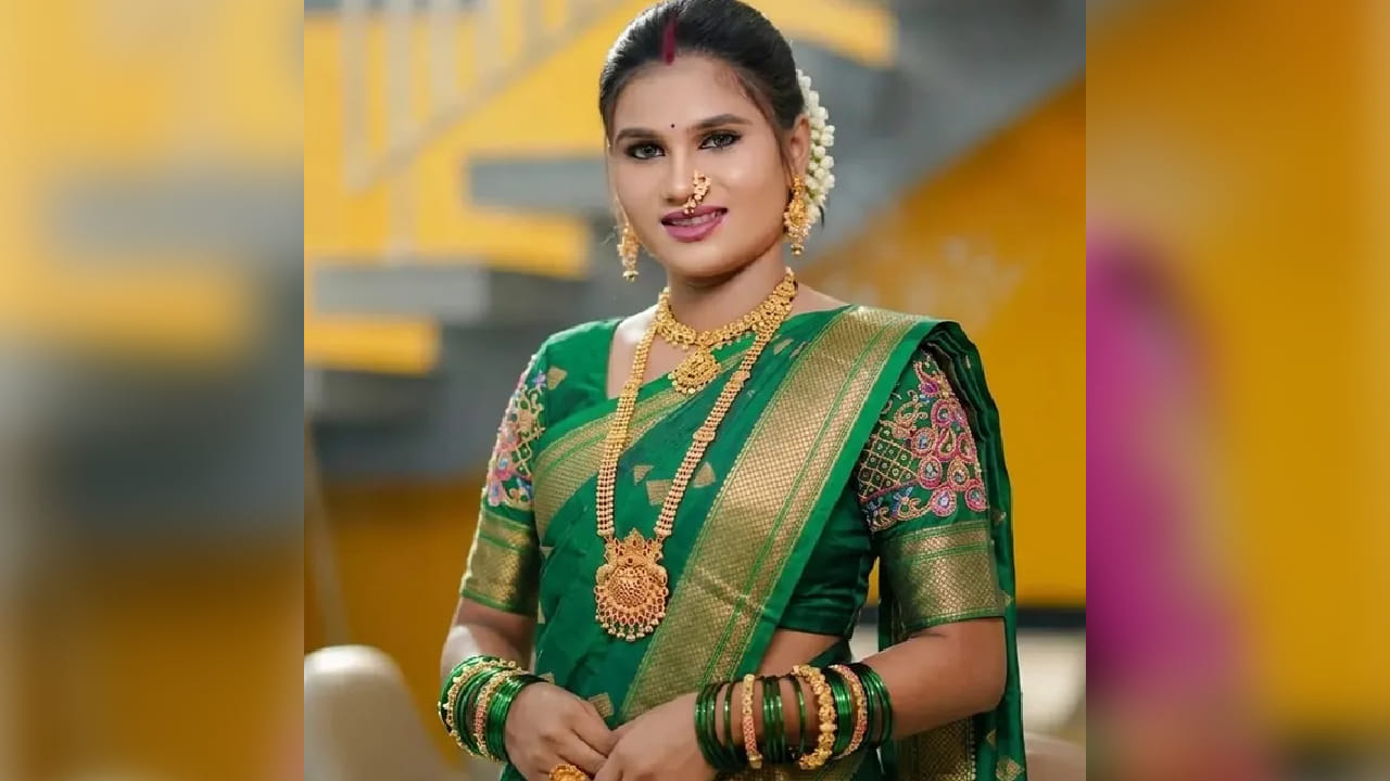 विशेष म्हणजे, या फोटोसोबत तिने देवकी चित्रपटातील गाणं जोडले आहे. त्यामुळे ही पोस्ट आणखी चर्चेत आली आहे. सूरज आणि संजना यांनी 29 नोव्हेंबर 2025 रोजी लग्न केलं होतं. लग्नाला अवघे काही महिने झाले असताना ही पोस्ट समोर आल्याने चाहत्यांमध्ये उत्सुकता निर्माण झाली आहे.