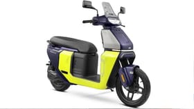 एका चार्जमध्ये 212 किमी धावणार! TVS च्या इलेक्ट्रिक स्कूटर्सनी...