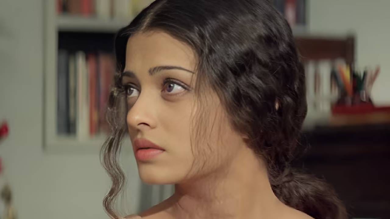 या चित्रपटात ऐश्वर्याने मेकअप केला नव्हता. सुभाष घई यांना त्यांच्या नायिका नेहमीच 'मिनिमल मेकअप'मध्ये आवडतात, कारण त्यामुळे खऱ्या भावना अधिक चांगल्या प्रकारे उमटतात. 'ताल'मध्ये त्यांनी ऐश्वर्या रायला विना मेकअप दाखवण्याचा निर्णय घेतला. एका मुलाखतीत त्यांनी सांगितले होते की, "जेव्हा मी ऐश्वर्याला ही भूमिका दिली, तेव्हा मला एक साधी आणि दिव्य मुलगी दाखवायची होती जी नैसर्गिकरित्या सुंदर असेल." त्यांनी मेकअप आर्टिस्ट मिकी कॉन्ट्रॅक्टर यांना स्पष्ट सूचना दिल्या होत्या की, "मी तुला हवे तितके पैसे देईन, पण ऐश्वर्यावर मेकअप लावू नकोस." मिकी यांनी हे एक आव्हान मानले होते, कारण विना मेकअप कॅमेऱ्यासमोर परफेक्ट लूक राखणे सोपे नव्हते.