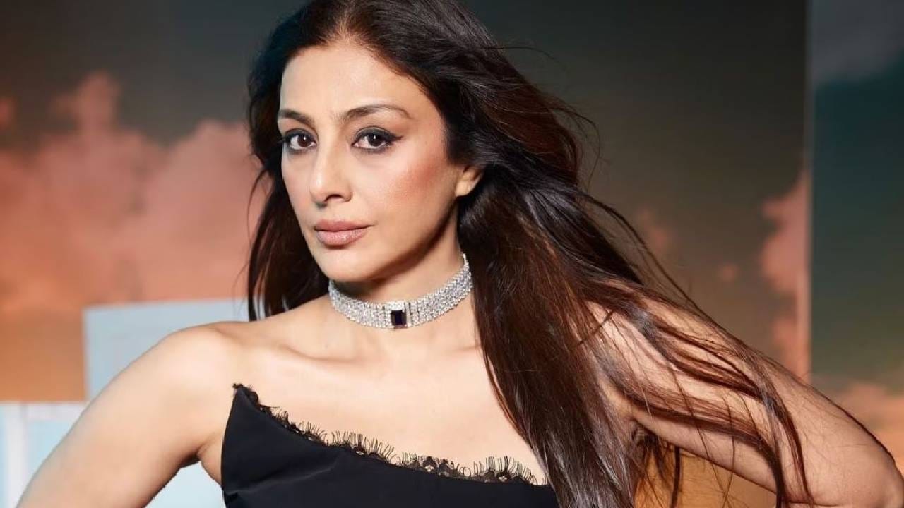 अभिनेत्री तब्बूने या हॉरर कॉमेडी चित्रपटासाठी सर्वांत कमी मानधन घेतल्याचं कळतंय. तब्बूने 'औरों में कहां दम था' या चित्रपटातील भूमिकेसाठी तीन कोटी रुपये फी घेतली होती. आता 'भूत बंगला'साठी मात्र तिने अडीच कोटी रुपये स्वीकारले आहेत. 
