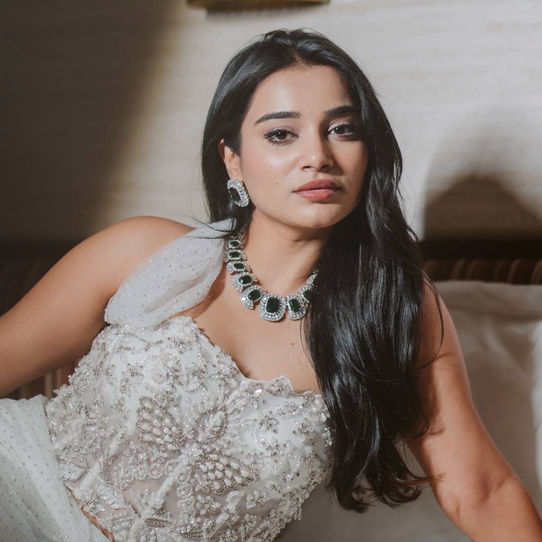 तन्वीचं शालेय शिक्षण रत्नागिरीत झालं, तर पुढील शिक्षणासाठी ती पुण्याला गेली. तिथे तिने सिंहगड इन्स्टिट्यूट ऑफ टेक्नॉलॉजी अँड सायन्समधून बी.टेकची पदवी प्राप्त केली. इंजीनिअरिंग क्षेत्रात शिक्षण घेऊनही तन्वीची आवड मात्र अभिनय आणि मॉडेलिंगमध्ये होती. 
