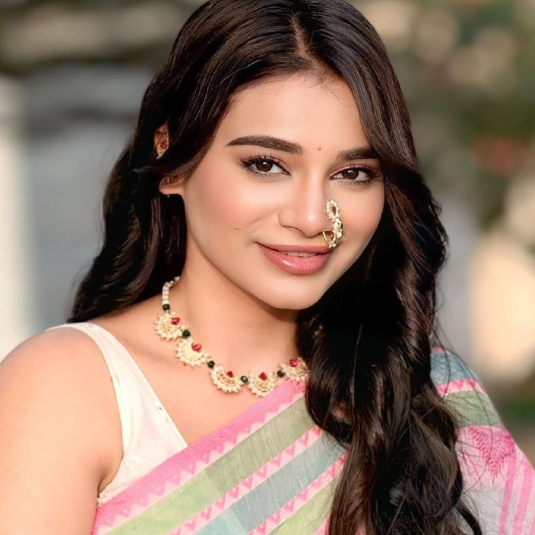 तन्वी कोलते ही मूळची रत्नागिरीची असून ती अभिनेत्री, मॉडेल आणि इन्फ्लुएन्सर आहे. तिच्या बेधडक स्वभावामुळे आणि आत्मविश्वासाने खेळल्यामुळे ती चर्चेत आली. म्हणूनच तिला 'धाकड गर्ल' असं नाव ठेवण्यात आलं. तन्वीचा जन्म 7 फेब्रुवारी 1998 रोजी झाला असून ती 28 वर्षांची आहे. कमी वयात तिने मराठी कलाविश्वात चांगलं नाव कमावलं आहे. 
