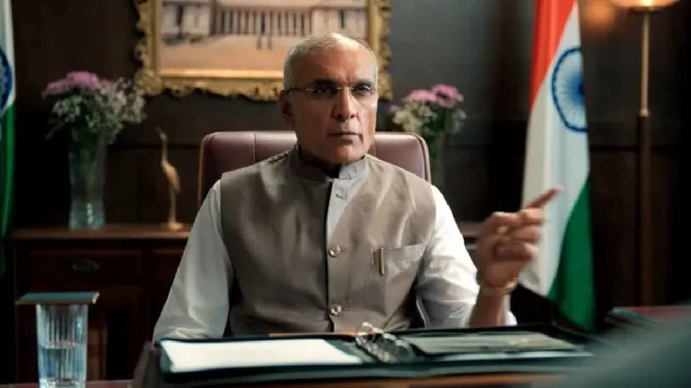 तीन महिन्यांपूर्वी ओटीटी प्लॅटफॉर्मवर एक वेब सीरिज प्रेक्षकांच्या भेटीला आली होती. या वेब सीरिजला प्रेक्षकांकडून दमदार प्रतिसाद मिळाला होता. बऱ्याच आठवड्यांपर्यंत ही सीरिज ओटीटीवर टॉप 10 ट्रेंडिंग लिस्टमध्ये होती. मधल्या काळात इतर अनेक नवीन वेब सीरिज स्ट्रीम झाल्या परंतु या सीरिजला मात्र टॉप 10 ट्रेंडिंग लिस्टमधून कोणी हटवू शकलं नाही. 
