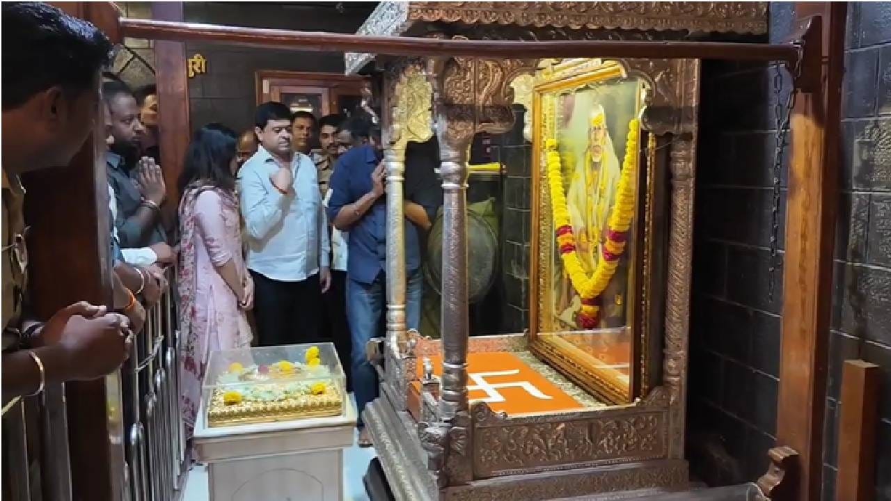 विजय थलपती सध्या तामिळनाडूच्या राजकारणात सक्रिय झाला असून TVK या पक्षाची स्थापना करत विधानसभा निवडणुकीत तब्बल 233 उमेदवार उतरवले आहेत. तामिळनाडूमध्ये सध्या DMK, AIDMK आणि TVK अशी तिरंगी लढत पाहायला मिळत आहे. 24 एप्रिल रोजी मतदान पार पडले असून 4 मे रोजी निकाल जाहीर होणार आहे.