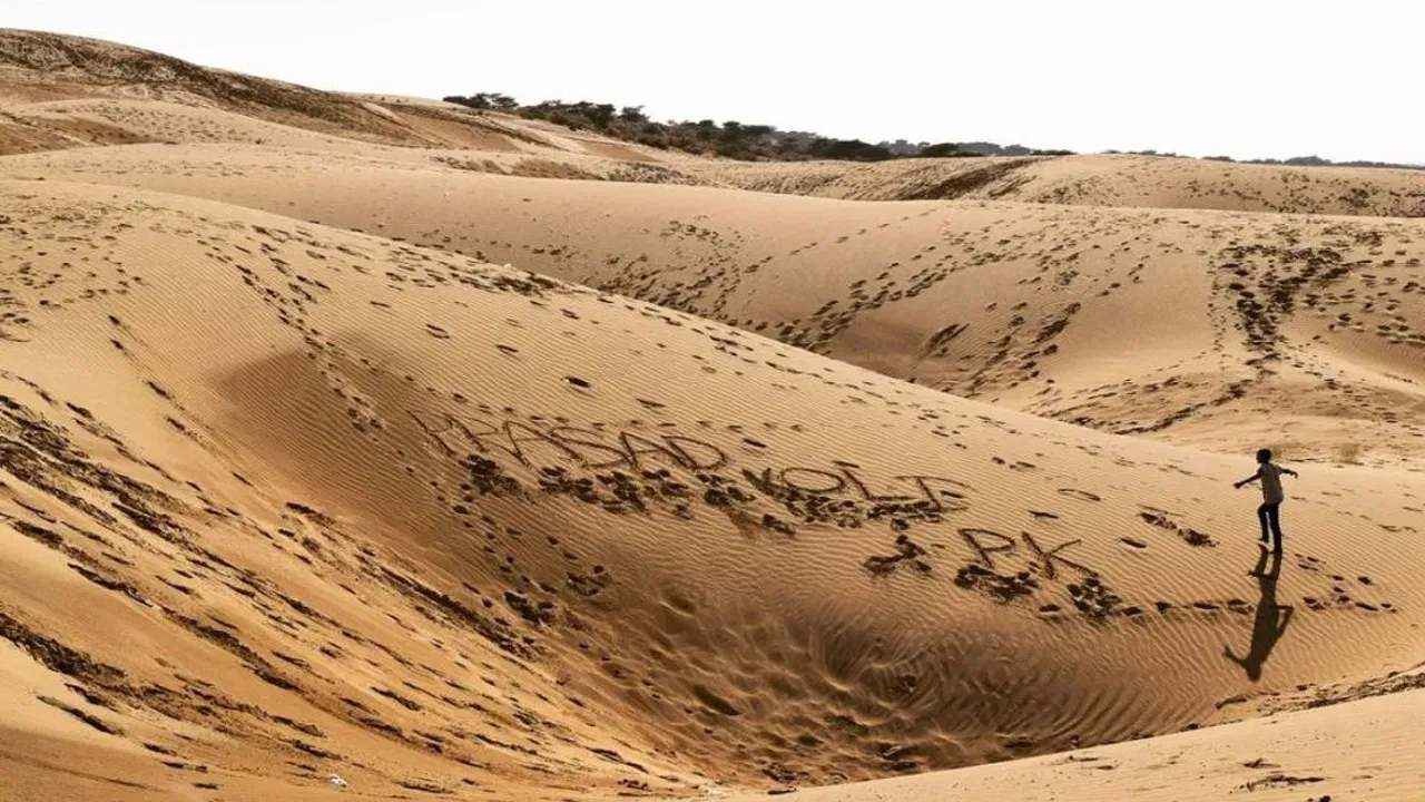 दिल्लीसारखी 130–135 शहरे : थार वाळवंट इतके विशाल आहे की त्यात दिल्लीसारखी सुमारे 130 ते 135 शहरे मावू शकतात. दिल्लीचे क्षेत्रफळ सुमारे 1484 चौरस किलोमीटर आहे, त्यामुळे थारमध्ये इतकी शहरे सहज बसू शकतात.