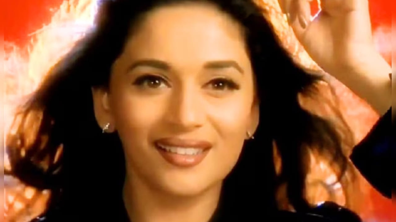 आजही, जवळपास 25 वर्षांनंतरही, ‘के सेरा सेरा’ हे गाणं तितकंच लोकप्रिय आहे. सोशल मीडियावर हे गाणं नेहमी ट्रेंड होत असतं आणि तरुण पिढीतील डान्सर्स त्याचे स्टेप्स रीक्रिएट करण्याचा प्रयत्न करताना दिसतात. यूट्यूबवरही या गाण्याला तब्बल 53 मिलियनहून अधिक व्ह्यूज मिळाले आहेत.