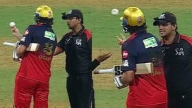 टिम डेविडला पंचांना त्रास देणं भोवलं, आयपीएल नियमानुसार बसला दणका.