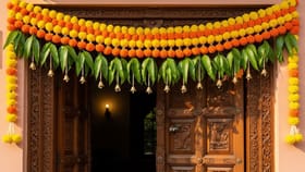 मुख्य दरवाजावर लावलेले तोरण नक्की केव्हा बदलावे? शुभ वेळ काय?.