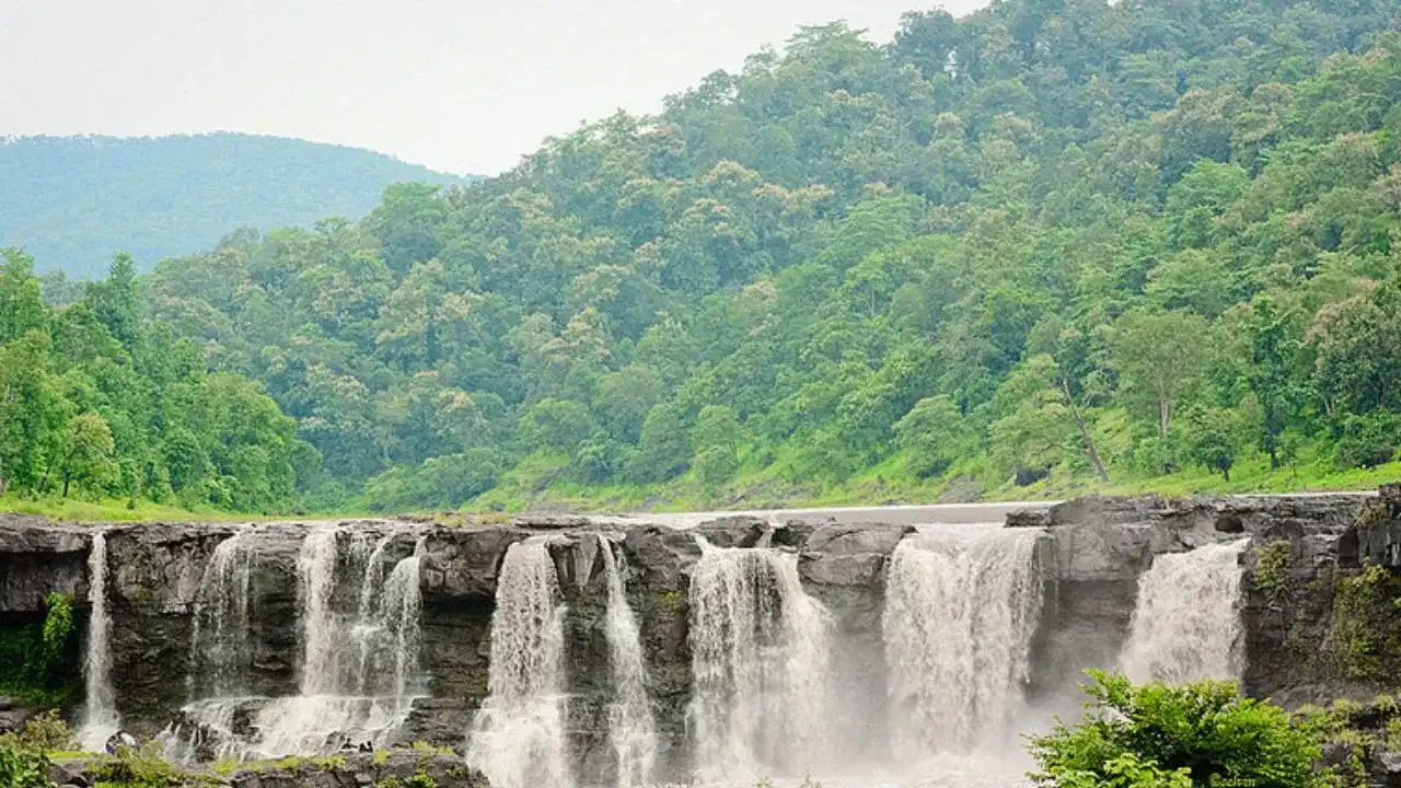 उन्हाळ्याच्या सुट्टीत मुलांना फिरायला घेऊन जायचंय? या 7 सुंदर ठिकाणांना नक्की भेट द्या