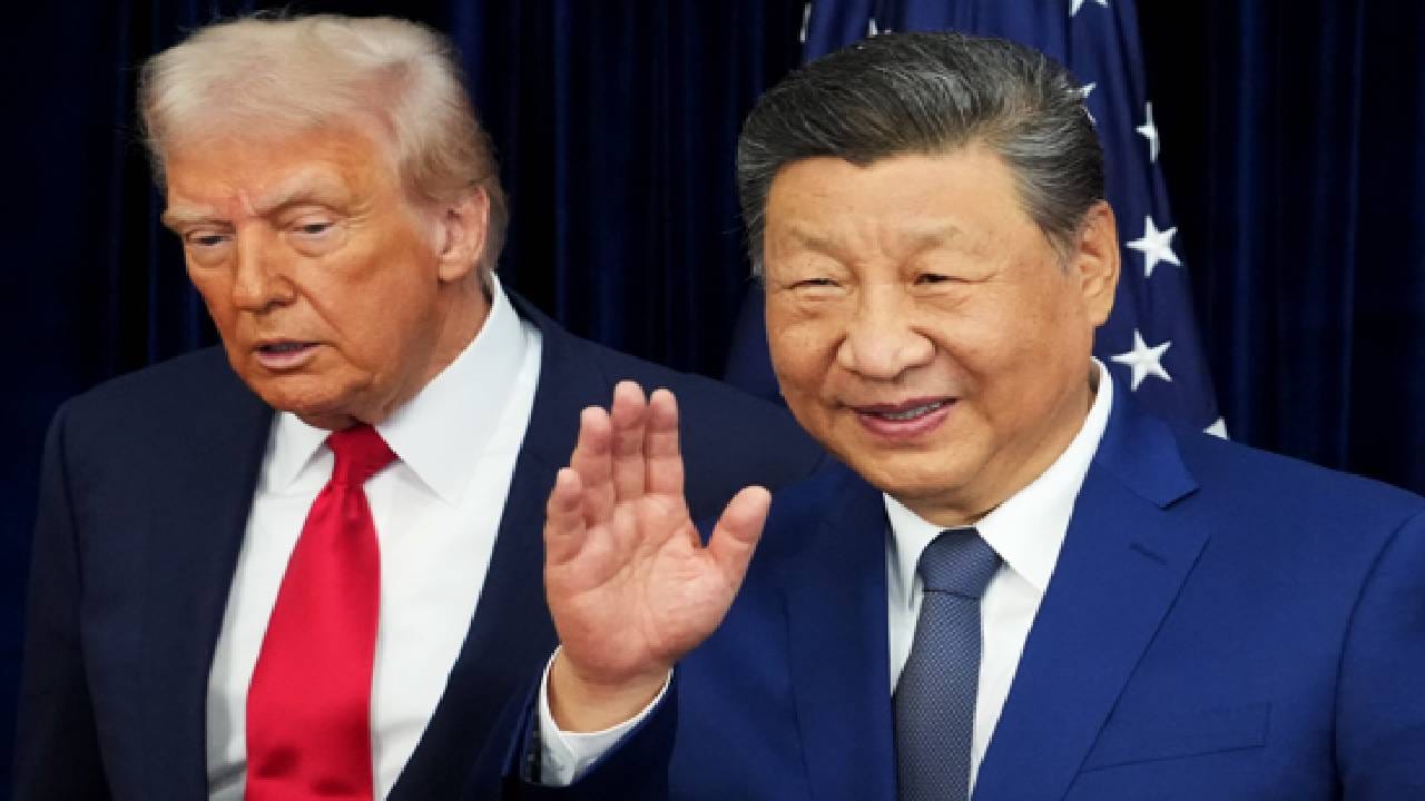 आता रेयर अर्थ मटेरियलमध्ये अमेरिकेला आता आशिया खंडात एक नवीन मित्र मिळाला आहे. त्याचं नाव आहे मलेशिया. मलेशियात मोठ्या प्रमाणात रेयर अर्थ मटेरियलचे साठे मिळाले आहेत. त्यानंतर अमेरिकेने मलेशियासोबत डील सुरु केली आहे. अमेरिका आता मलेशियाकडून रेयर अर्थ मटेरियल विकत घेणार आहे. जे आतापर्यंत तो चीनकडून विकत घ्यायचा.  (Getty Images)