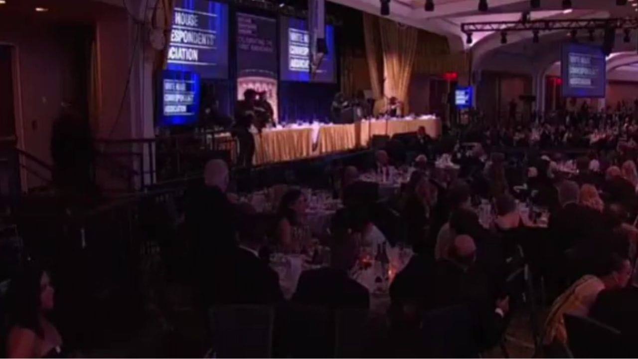 ट्रम्प यांनी पुढे सांगितले की, हल्लेखोराकडे अनेक शस्त्रे होती आणि त्याने अगदी जवळून गोळीबार केला. डोनाल्ड ट्रम्प यांच्या अगदी जवळ गोळीबार झाला. 