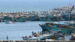 अमेरिका इराण युद्धात भारताला मोठा दणका, हजारो जहाज समुद्रकिनारी, थेट अर्थव्यवस्थेवर..