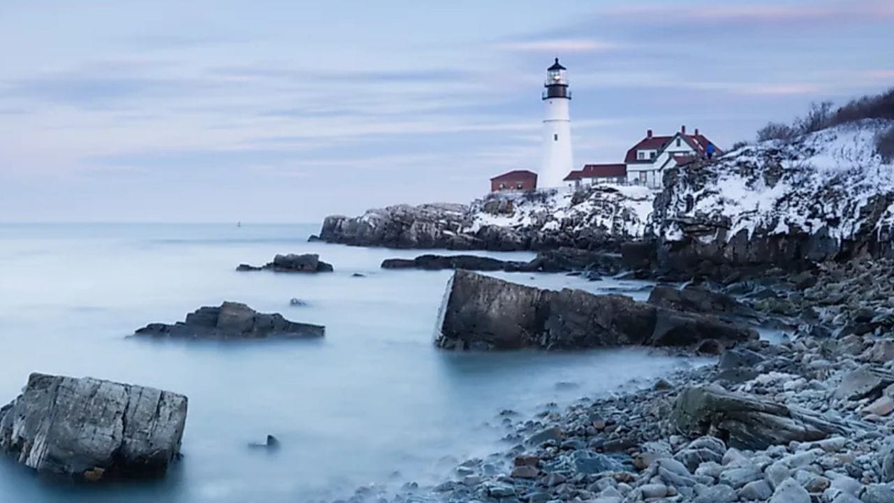 समुद्र सीमा : अमेरिकेच्या पूर्वेला अटलांटिक महासागर पश्चिमेला पॅसिफिक महासागर आणि दक्षिणेला गल्फ ऑफ मेक्सिको आहे.