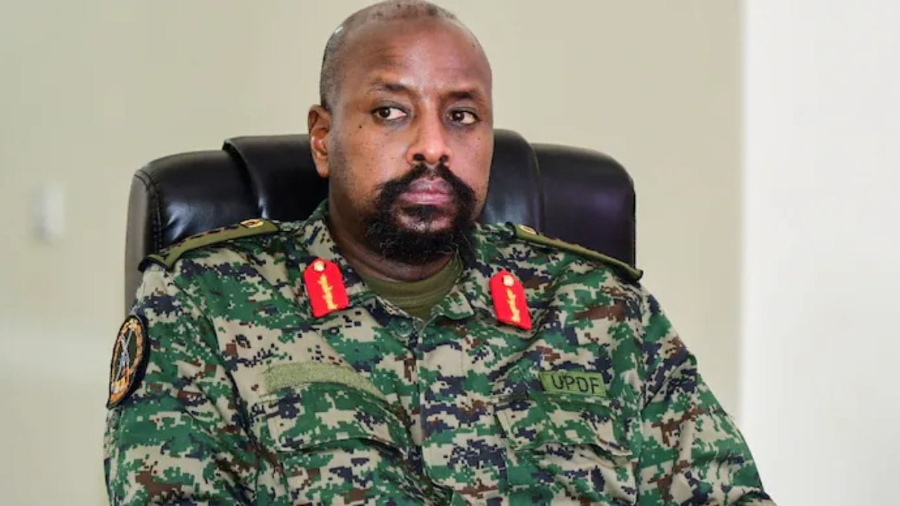 एक अब्ज डॉलर द्या आणि देशाच्या सर्वात सुंदर मुलीशी लग्न लावा, युंगाडाच्या सैन्य प्रमुखाची तुर्कीकडे अजब मागणी एक अब्ज डॉलर द्या आणि देशाच्या सर्वात सुंदर मुलीशी लग्न लावा, युंगाडाच्या सैन्य प्रमुखाची तुर्कीकडे अजब मागणी