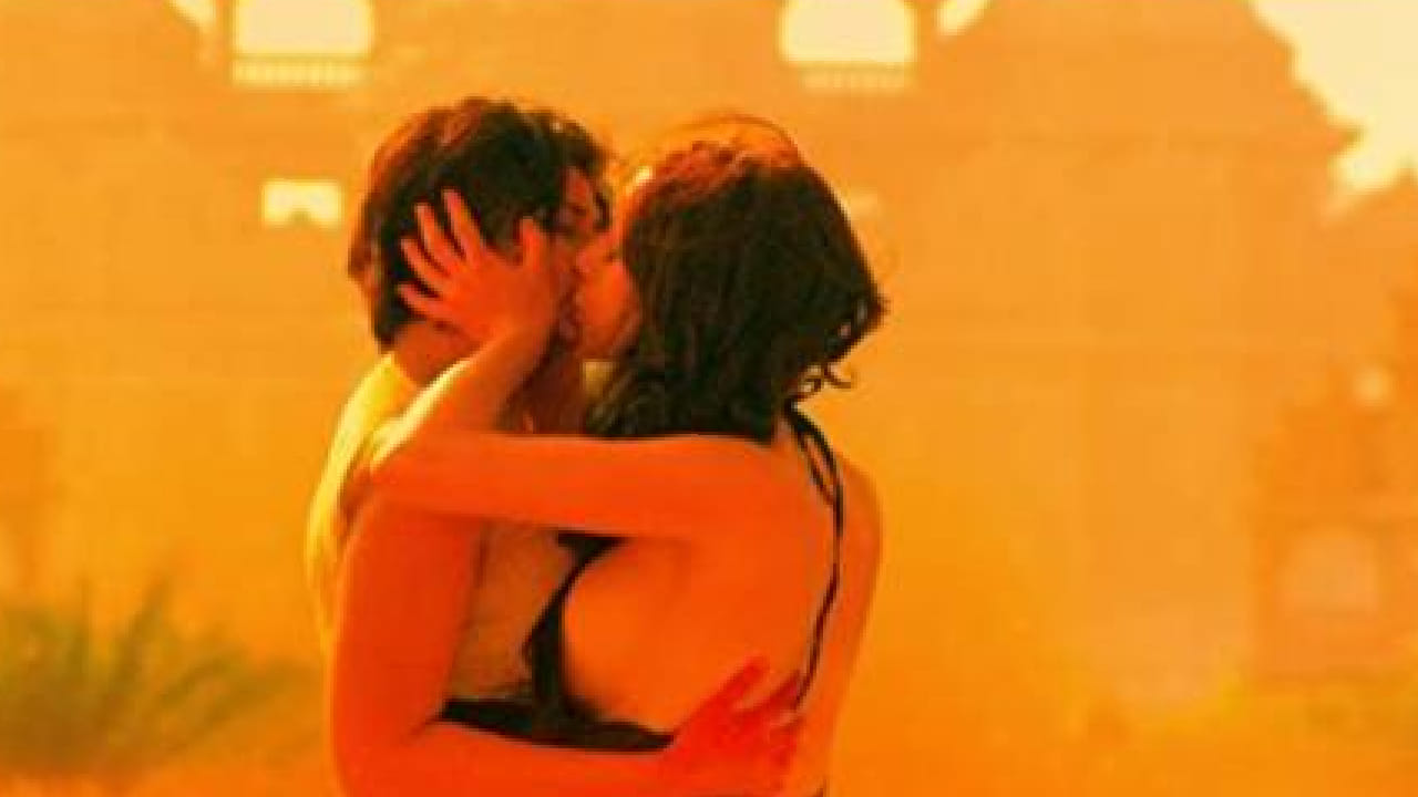 सर्वप्रथम बोलायचे झाल्यास 'अनफ्रीडम' या चित्रपटाचे नाव घेतले जाते. 2014 साली बनलेला हा चित्रपट आजही भारतात बॅन आहे. समलैंगिकतेवर आधारित या चित्रपटात दोन मुलींच्या प्रेमकथेचे चित्रण करण्यात आले आहे. चित्रपटातील काही इंटिमेट दृश्यांमुळे सेन्सॉर बोर्डाने यावर बंदी घातली. मात्र, प्रेक्षकांना हा चित्रपट Netflix वर पाहता येतो.