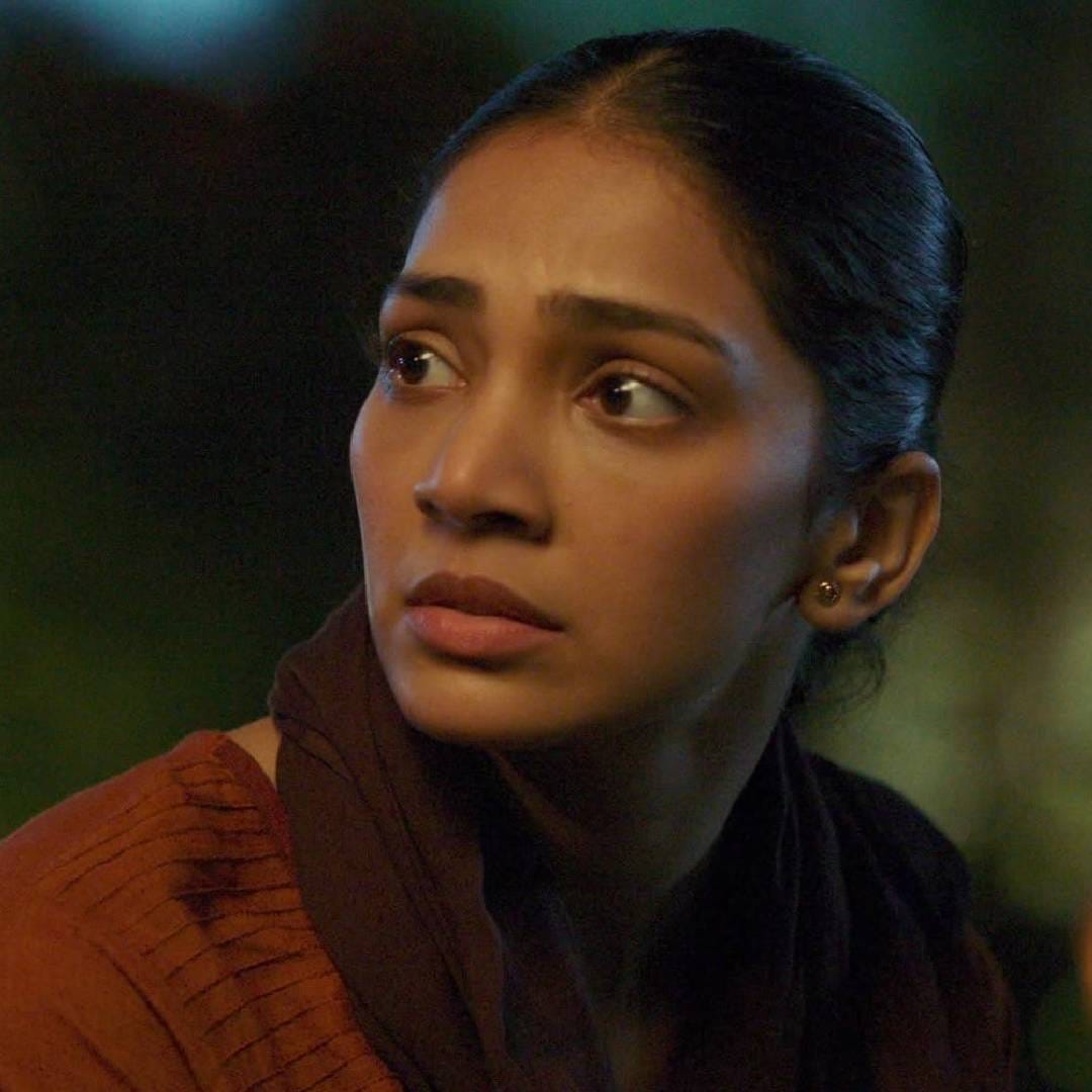 'वध 2' हा चित्रपट 6 फेब्रुवारी रोजी थिएटर्समध्ये प्रदर्शित झाला होता. त्यानंतर आता तो ओटीटीवर प्रेक्षकांच्या भेटीला आला आहे. या चित्रपटाचं दिग्दर्शन जसपाल सिंह संधू यांनी केलंय. 2022 मध्ये प्रदर्शित झालेल्या 'वध' या चित्रपटाचा हा स्पिरिच्युअल सीक्वेल आहे. 
