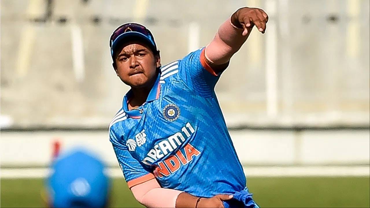 वैभव सूर्यवंशी हे भारतीय क्रिकेटमधील एक नवीन तुफान आहे. मागच्या वर्षभरापासून या खेळाडूची चर्चा आहे. अंडर 19 गाजवणाऱ्या या क्रिकेटपटुचा भारताच्या सिनिअर संघात कधी समावेश करणार? हाच प्रश्न अनेकांना पडला आहे. 