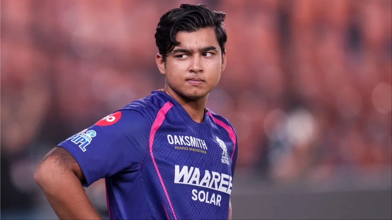 दरम्यान वैभव सूर्यवंशी आयपीएल स्पर्धेत राजस्थान रॉयल्सचं प्रतिनिधित्व करत आहे. वैभव राजस्थानसाठी ओपनिंग करतो. वैभवने आतापर्यंत राजस्थानसाठी 9 सामन्यांमध्ये 335 धावा केल्या आहेत. वैभवने या दरम्यान 1 शतक आणि 2 अर्धशतकं झळकावली आहेत. (Photo Credit: PTI)