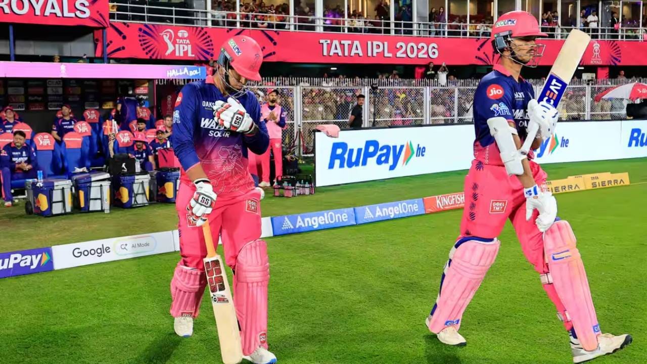 मनीष ओझा यांच्या मते वैभव सूर्यवंशी ऑल टाइम रेकॉर्ड मोडू शकतो. हा रेकॉर्ड ख्रिस गेलच्या नावावर असून त्याने 175 धावा केल्या आहेत. पण हा विक्रम मोडणं नाही त्याच्या पुढे जाणार असल्याचा दावा मनीष ओझा यांनी केला आहे. त्यांच्या मते वैभव सूर्यवंशी कोणत्या ना कोत्या डावात 200 धावांची खेळी नक्कीच खेळेल आणि ऑल टाइम रेकॉर्ड सेट करेल. (Photo: BCCI/IPL)